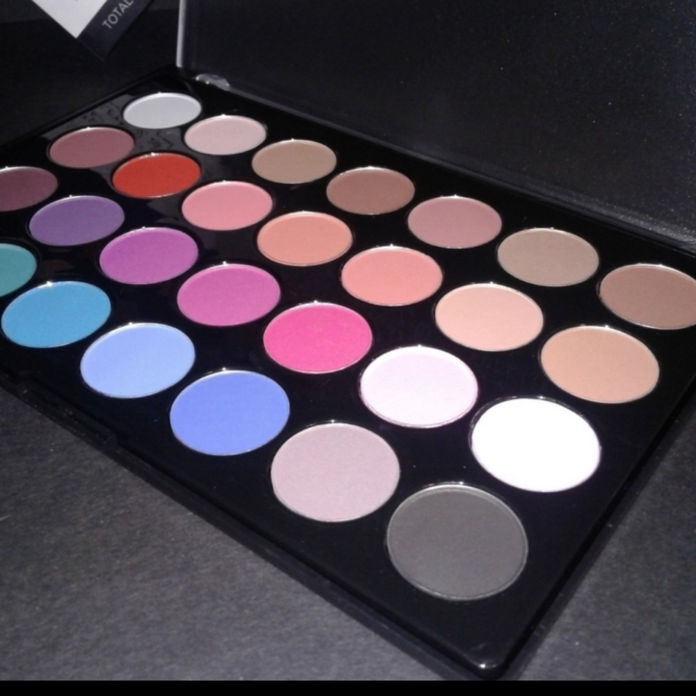 Modern Mattes Eyeshadow Palette